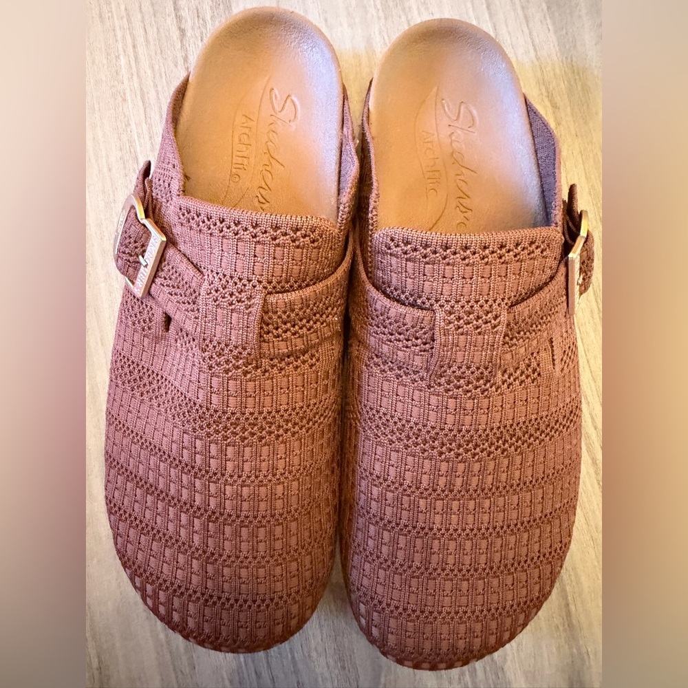 Sketchers Women's Woven Mules - Rusty Brown